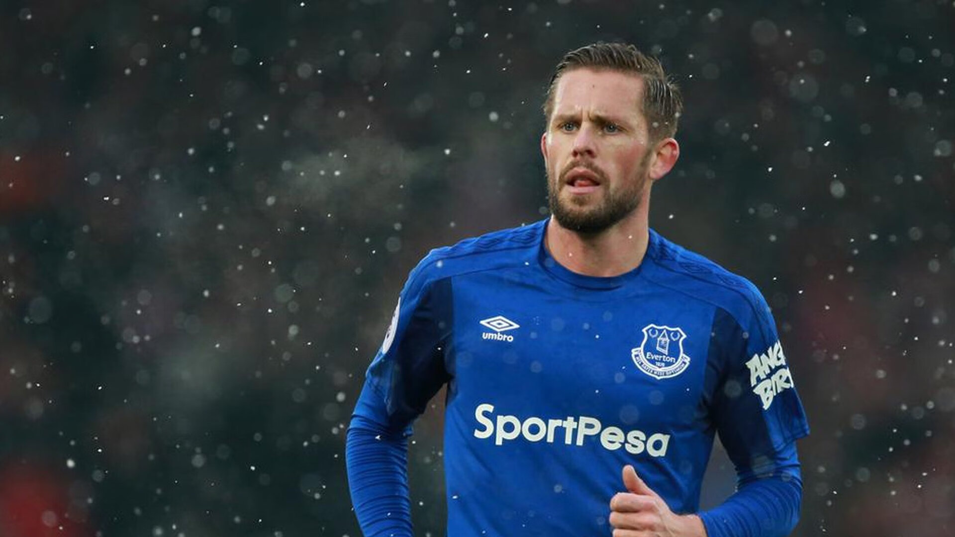 传奇再续：足球明星的“退役人生”分享，足球球员退役视频